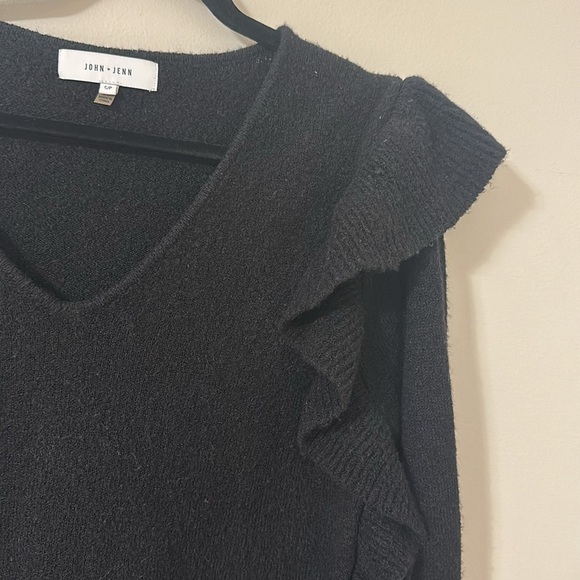 John + Jenn Womens Black Textured Ruffle V-Neck Sweater Size Small Chic Comfy - Picture 5 of 8